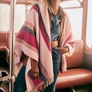 DOROTHÉE CAPE NWT
